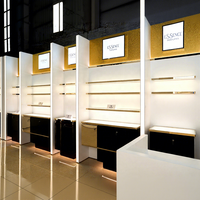 Comptoir et présentoir de parfumerie personnalisés Solutions de décoration intérieure élégantes pour la parfumerie