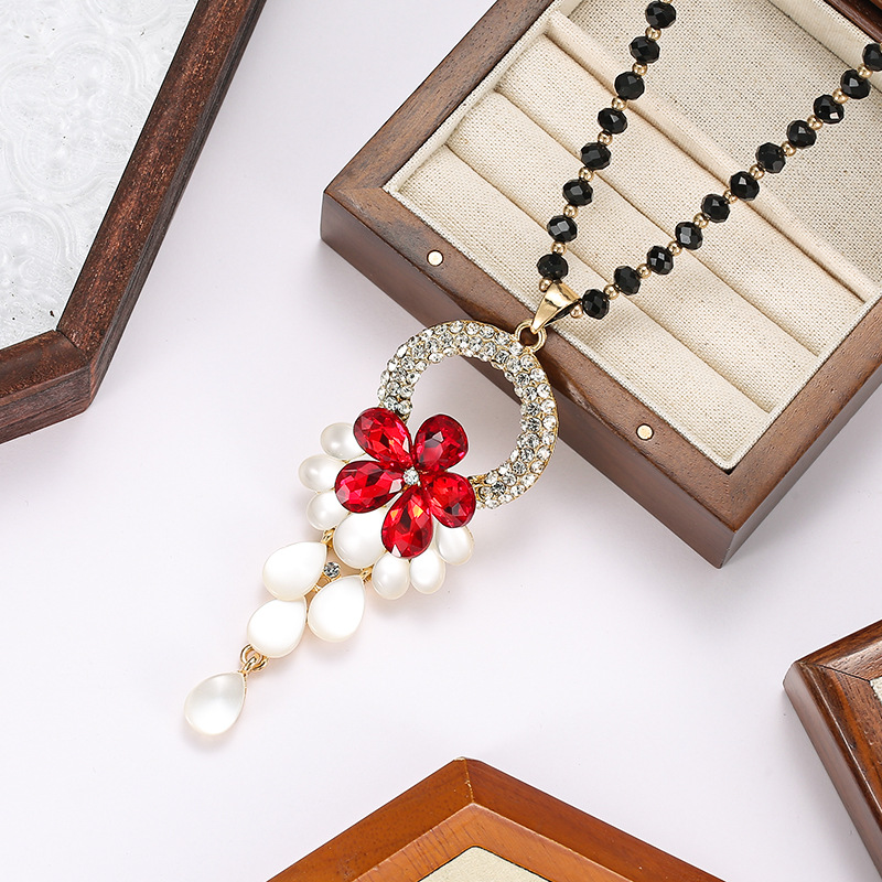 490 Red Cat's Eye Tassel