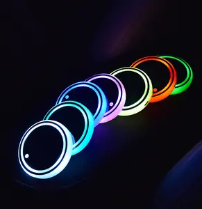 LED รถถที่วางแก้ว Coaster 7 สีสันเปลี่ยน USB ชาร์จรถโลโก้บรรยากาศโคมไฟถ้วยเซ็นเซอร์แสงส่องสว่างรถถ้วยน้ํา