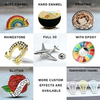 Fabricante de insignias de China, venta al por mayor de artesanías metálicas, broches de esmalte suave personalizados de dibujos animados, pines de solapa de esmalte duro