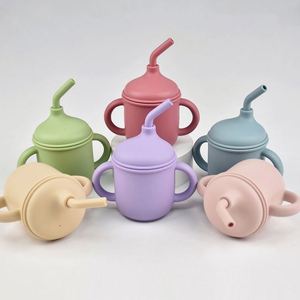 Tasse en silicone de qualité alimentaire avec double anse, pour bébé de 6 mois et plus, 150 ml, anti-fuite, avec paille, pour l'apprentissage de la boisson des tout-petits - Product Image 1