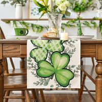 Chemin de table imprimé pour la Saint-Patrick, 13 * 72 pouces, chemin de table vert trèfle porte-bonheur, utilisé pour la décoration de la Saint-Patrick