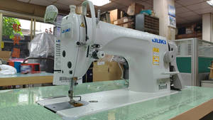 Máquina de Coser Industrial JUKIS DDL-8700 Nueva, de Una Sola Aguja, con Mesa, para Coser Camisetas - Product Image 4