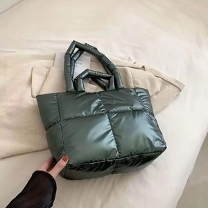 Échantillon Gratuit – Sac Fourre-tout Matelassé en Polyester pour Femme, Sac à Bandoulière Hiver Style Puffer, Qualité Supérieure, Sac Bulle - Product Image 3
