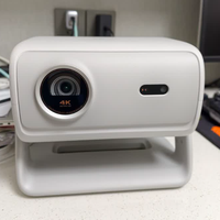 Proyector Láser Tricolor Dangbei D7X 1080P, Zoom Óptico 1900ISO, Portátil para Sala de Estar y Dormitorio, 2.1KG