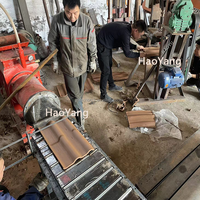 Machine manuelle de fabrication de tuiles en terre cuite et petite machine familiale