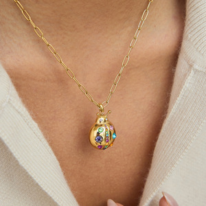 Collier pendentif coccinelle plaqué or avec zircon multicolore, design insecte, pour usage quotidien, chaîne de clavicule, bijoux - Product Image 3