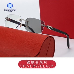 Lunettes de soleil à monture souple, accessoires en forme de cœur de pêche, lunettes de soleil sans monture, lunettes intelligentes à <span class=keywords><strong>changement</strong></span> de couleur - Product Image 4
