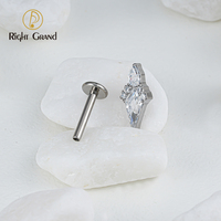 Boucle d'oreille clou en titane ASTM F136 16G, motif losange délicat avec pierre naturelle, pour tragus, hélix, lèvre, piercing, bijoux