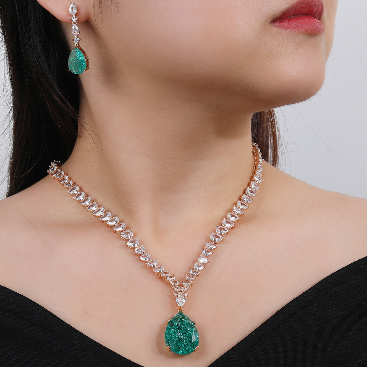 emerald necklace set luxury