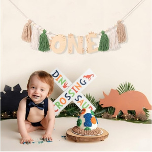 Decoración de madera para cumpleaños de bebé con diseño de dinosaurio de Amazon, guirnalda de letras con el número uno para habitación infantil, decoración de escena con banderines. - Product Image 3