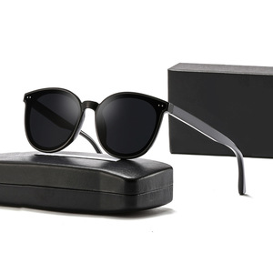 Lunettes de soleil polarisées Gm, monture noire, verres gris, unisexe, protection UV400, verres en résine de type 3, style haut de gamme - Product Image 1