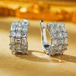 Orecchini a Cerchio a Tre File per Donne, Accessori per Orecchie Semplici per Uso Quotidiano - Product Image 1
