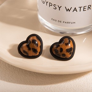 Lujosos pendientes con estampado de leopardo de aleación de marca LP de gama alta, diseño Retro minimalista de temporada, estilos versátiles de tachuelas y aros - Product Image 3