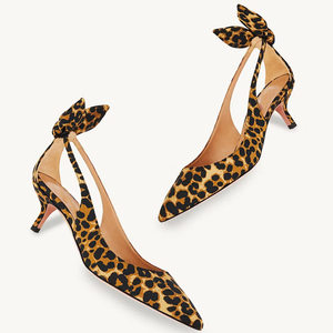 Sandalias de tacón bajo de gamuza con lazo trasero para mujer, zapatos con recortes laterales, estilo oficina, punta cerrada, estampado de leopardo - Product Image 4