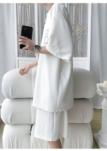 Conjunto de camiseta personalizada de dos piezas con gofres, ropa de verano Unisex, Conjunto de camiseta y pantalones cortos con estampado reflectante corto de 2 piezas para hombre - Product Image 2