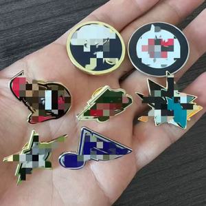 Al por mayor, pin de solapa metálico de hierro pulido con estampado del equipo de hockey sobre hielo de EE. UU., para gorras, aficionados al deporte y regalos de recuerdo - Product Image 5