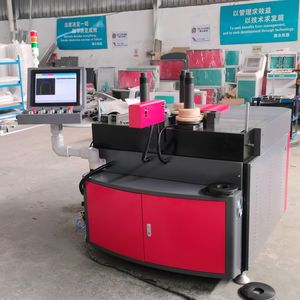 La última máquina dobladora de tubos y tubos <span class=keywords><strong>CNC</strong></span> de 3 ejes para perfiles de aluminio de PVC, acero inoxidable con componentes centrales, motor PLC - Product Image 2