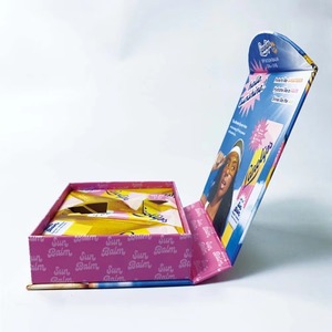 Boîte cadeau en papier enduit personnalisable, boîte rigide magnétique pour chaussettes avec laminage brillant et mat, gaufrage, impression à chaud dorée - Product Image 2