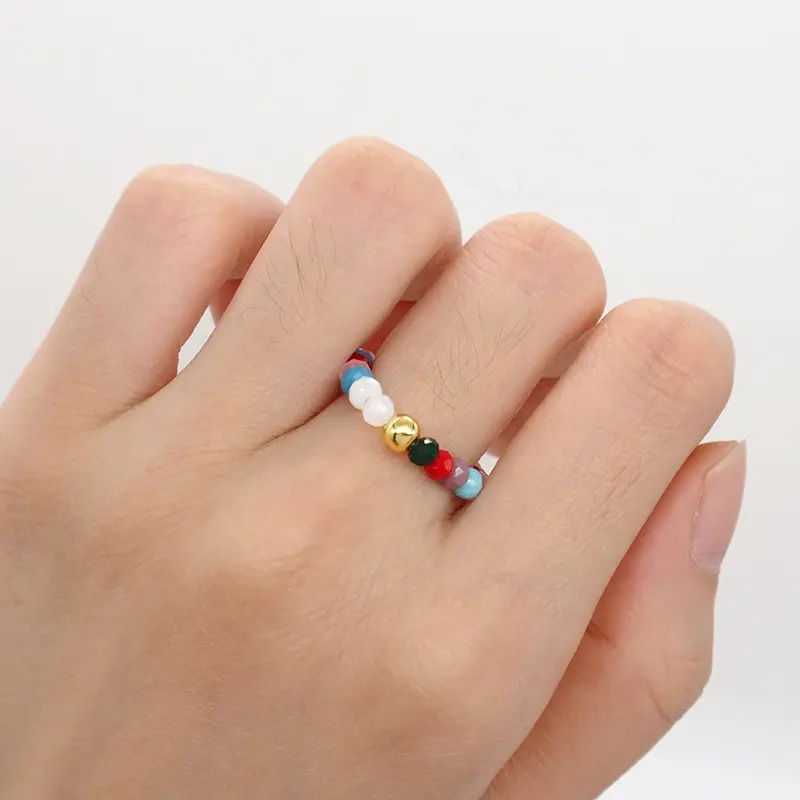 नई शैली थोक फैक्टरी कस्टम मनके उंगली की अंगूठी गहने रंगीन खिंचाव सोना मढ़वाया ग्लास क्रिस्टल मनका अंगूठी महिलाओं के लिए