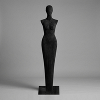 Mannequin de présentation féminin élégant en velours avec bras en bois, idéal pour les boutiques et la présentation de robes de mariée