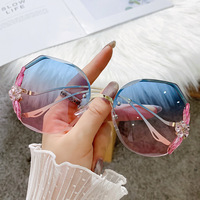 Lunettes de soleil sans monture pour femmes, coupe diamant, décorées de strass, verres dégradés, protection UV, pour les fêtes et les voyages