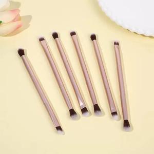 Pinceles de sombra de ojos planos en ángulo de alta calidad YRX, juego de pinceles de maquillaje para ojos con logotipo personalizado, pincel de ojos de doble punta suave y esponjoso - Product Image 2