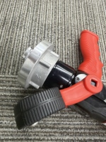 Buse de pulvérisation à jet flexible rouge de haute qualité à débit sélectionnable avec poignée pistolet en acier inoxydable - Accessoires pour équipement incendie