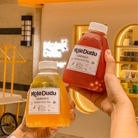 Bouteille en plastique triangulaire de conception créative en gros, bouteille jetable pour thé au lait, jus, boissons à emporter