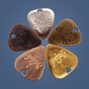 Hoogwaardige op maat gemaakte metalen gitaarplectrums met kleurrijk logo en voor verschillende soorten snaren - Product Image 3