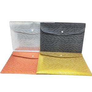 Regalo promocional, suministros escolares de oficina, <span class=keywords><strong>bolsa</strong></span> de archivo de sobre de plástico A4 de alta calidad brillante a la moda con botón a presión - Product Image 1