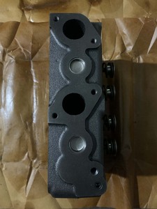 Z600 Cylinder Head Complete 15261-03040 15261-03043 15221-03030 15221-03029 for Kubota B5100D B5100E Excavator Accessories - Product Image 1