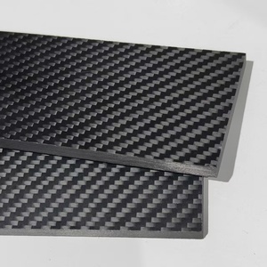 Placa de Fibra de Carbono 3k, Patrón a Cuadros Negro y Gris, Material Ligero de Alta Resistencia - Product Image 3