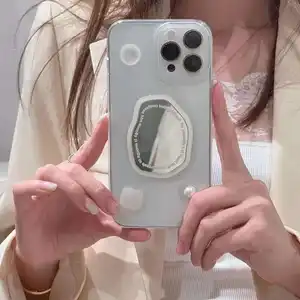新款流行应用空间银色女手机套，带苹果14 13镜子手机套
