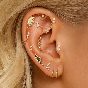 Pendientes Minimalistas de Plata S925 Chapados en Oro Premium con Zirconia de Base Plana, Hipoalergénicos, para Piercing de Cartílago, Sin Níquel - Product Image 1