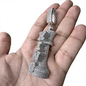 Pendentif élégant en moissanite plaqué argent + argent 925, design KING, bijou unisexe tendance hip-hop. - Product Image 1