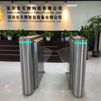 Barrière à lamelles pour contrôle d'accès pour piétons Terminal de reconnaissance faciale Système de contrôle d'accès personnalisé Tourniquet de lecteur de code Qr