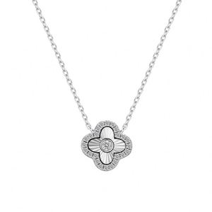 Collier pendentif fleur trèfle à quatre feuilles en argent 925 fin avec texture laser et zircone 5A pour femmes, bijoux Dylam Fashion - Product Image 1