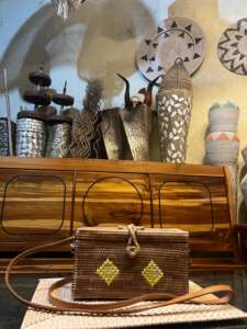 Meilleur prix Lombok boîte traditionnelle rotin Ketak tissé à la main motif tribal sac bracelet en cuir véritable artisanat indonésien en osier artisanat - Product Image 4