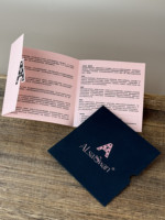Cartes de remerciement personnalisées imprimées avec enveloppe noire douce au toucher, logo rose, pelliculage mat et dorure noire pour l'emballage de la marque