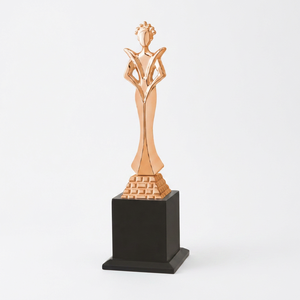 Trophée portable plaqué or pour femme avec motif de silhouette féminine moderne, option de gravure, en métal moulé sous pression pour activités promotionnelles - Product Image 1