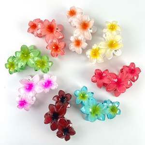 Venta al por Mayor de Pinzas de Pelo Grandes con 3 Flores de Color Degradado Hawaiano, Pinza de Pelo Grande con Plumeria para Mujeres - Product Image 3