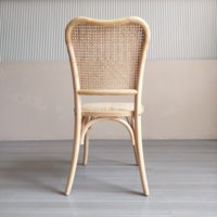 Chaise en bois moderne de couleur naturelle à dossier incurvé chaises empilables en bois pour fête événement mariage chaise en rotin