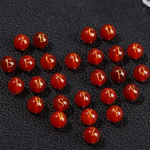Bán buôn 8mm 10mm đá tự nhiên màu đỏ Carnelian mạ vàng khắc 26 chữ cái pha lê mã não hạt lỏng cho tự làm đồ trang sức làm