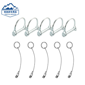 Goupille fendue de type D avec verrouillage à ressort 6x70mm en acier avec chaîne de sécurité pour supports de remorque - Product Image 1