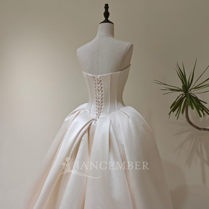 Robe de mariée moderne en dentelle ivoire LY114, col bateau, corset, robe de bal avec fleurs et appliques en cristal pour femmes - Product Image 4