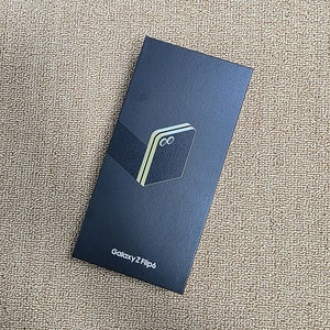 Desbloqueo Original para Z <span class=keywords><strong>Flip</strong></span> 6 Versión Estadounidense Usado A+ 99% Nuevo Envío con Caja de Accesorios 128GB/256GB 12GB RAM <span class=keywords><strong>5G</strong></span> - Product Image 1