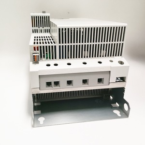 เครื่องแปลงความถี่ Lenze รุ่น E84AVSCE3034VB0 แบบสามเฟส สำหรับอุปกรณ์เครื่องจักร วิศวกรรมไฟฟ้า ผลิตในเยอรมนี - Product Image 1