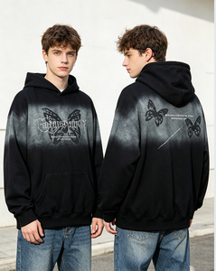 <span class=keywords><strong>Felpa</strong></span> con Cappuccio Oversize con Stampa di <span class=keywords><strong>Farfalle</strong></span> e Lettere Gotiche, Effetto Sfumato, Stile Streetwear Scuro per Uomo - Product Image 1