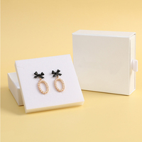 Boîte en papier personnalisée pour collier, bijoux, emballage cadeau de luxe, insert en éponge, logo en estampage à chaud